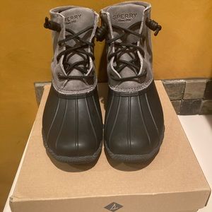 New Sperry Size 7.5 Women’s Saltwater Black/Grey Boots